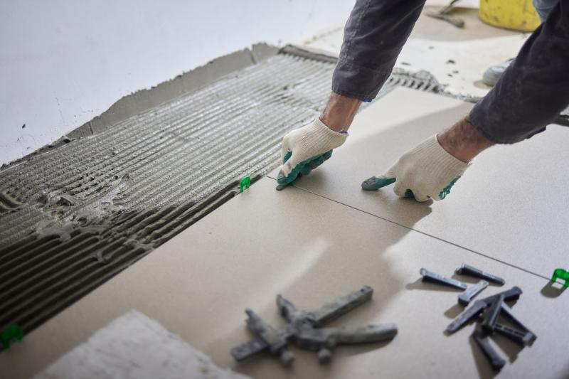 Comment transformer votre intérieur avec un béton ciré authentique ?